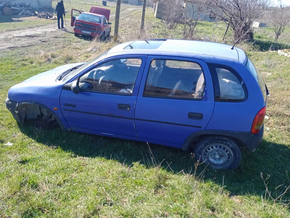 Продавам опел корса 1.4 бензин 1994г