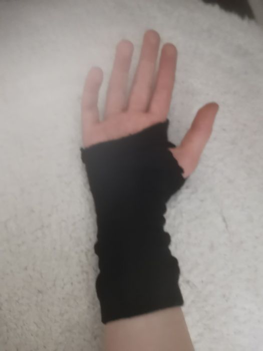 Mănuși negre, albe și multe alte culori!