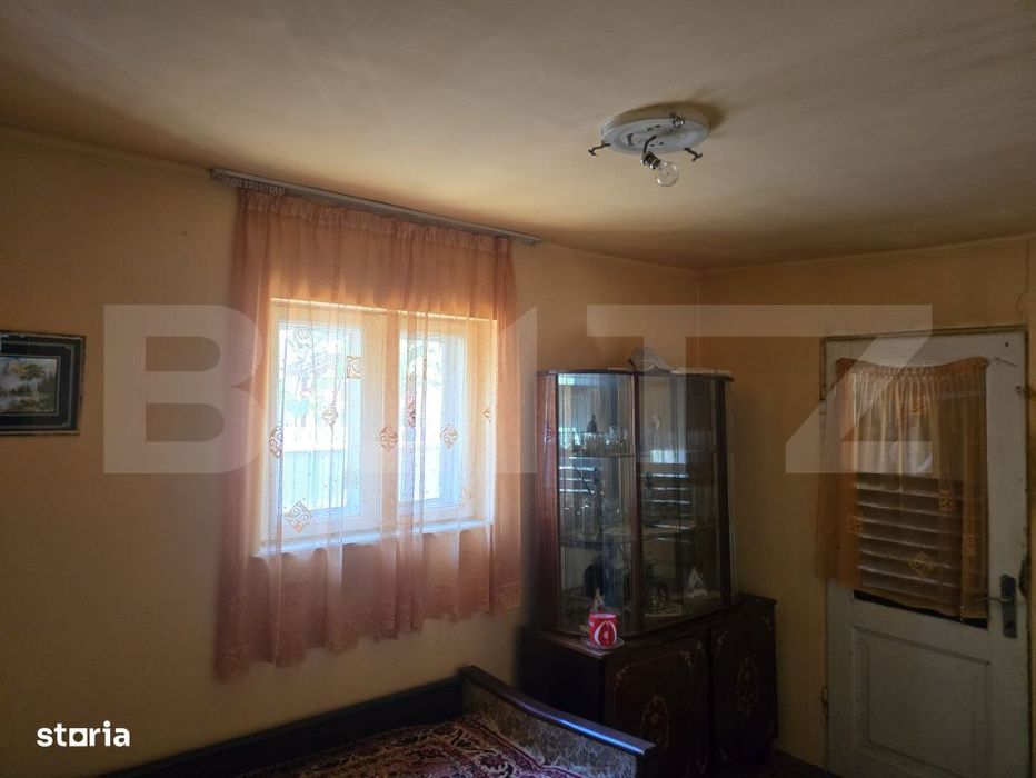 Casa batraneasca cu curte mare de 1.100 mp in orasul Titu