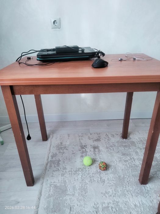 Продам стол кухонный