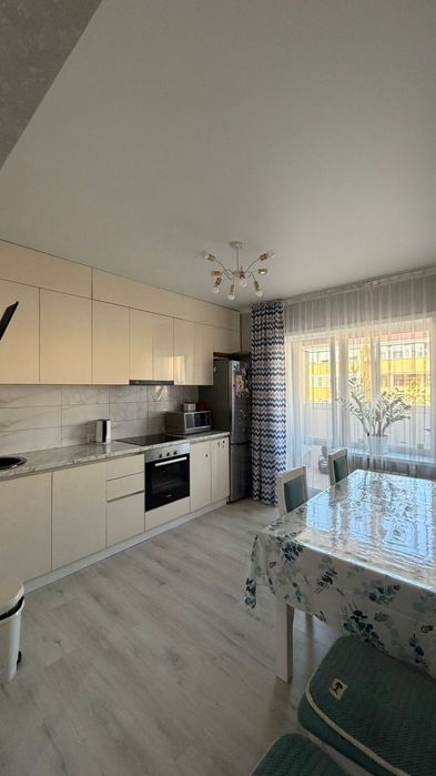 Продам 2к новостройку 66кв. 2 этаж