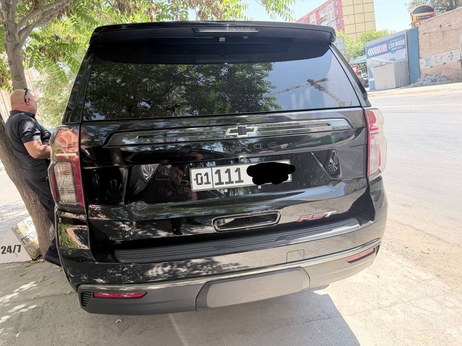 Chevrolet Tahoe 2