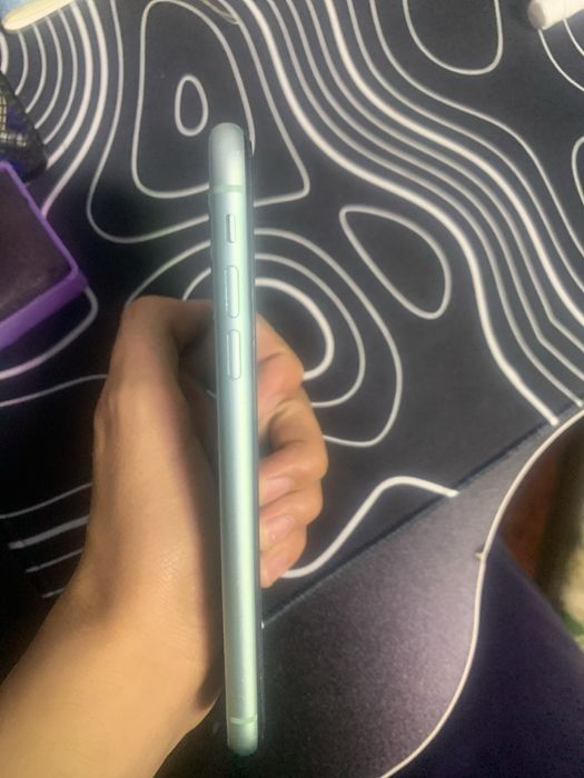 Iphone 11 ekranga palasa tushib qogan