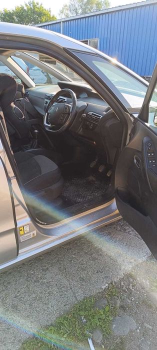 Dezmembrez Citroen C4 PICASSO 1.6 E-HDI 2013