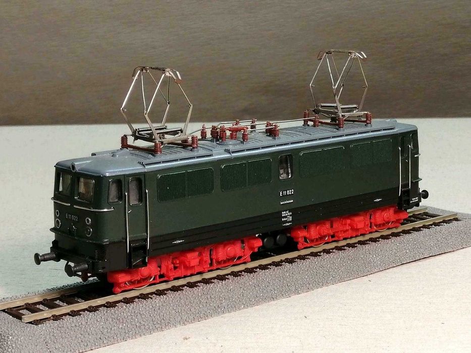 Locomotiva electrica E11  ,marca Piko scara ho