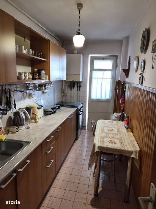 3 camere decomandat 66 mp + 2 balcoane, etaj 6/10, Parang 17, mobilat