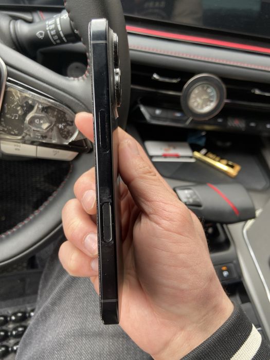 Айфон 16 про срочно продам