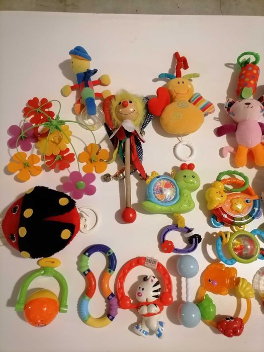 Jucării diverse modele pentru bebelusi