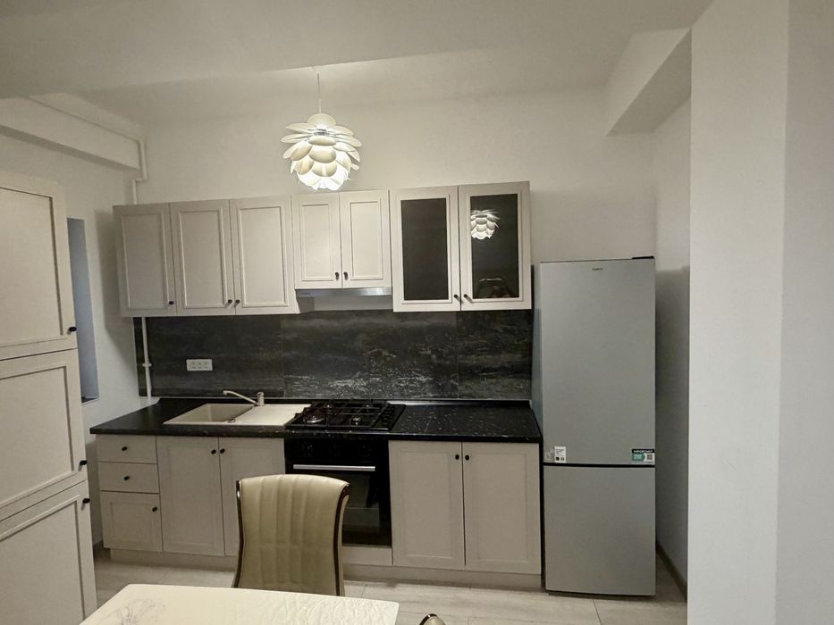 Inchiriez apartament 2 camere bloc nou langa spitalul judetean