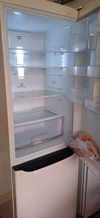 Холодильник LG в идеальном состоянии