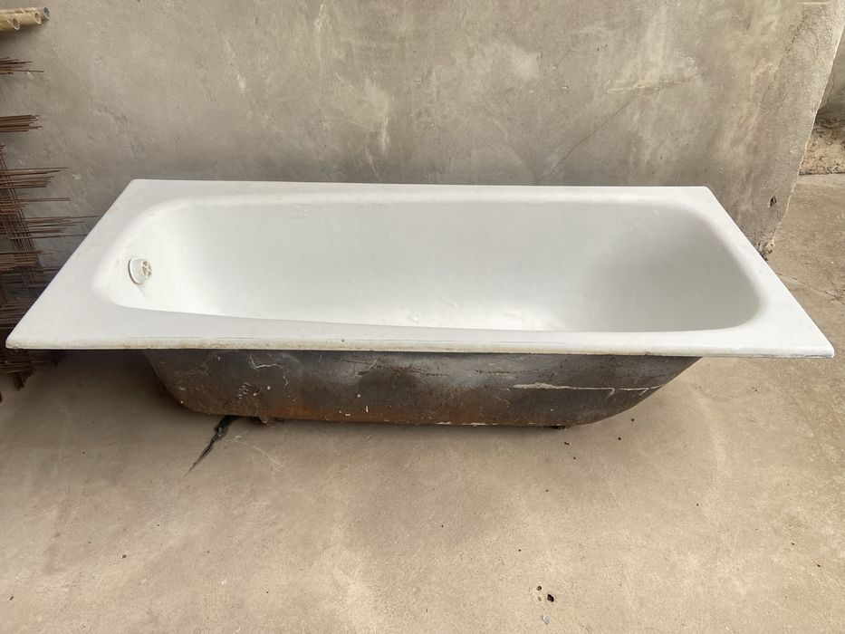 Ванна чугунный яхши холатда сакланган чирчик булиши минг