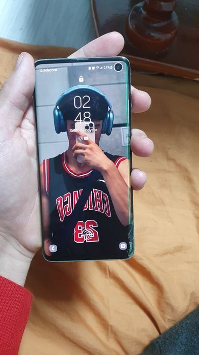 Samsung 10s  xotira 128