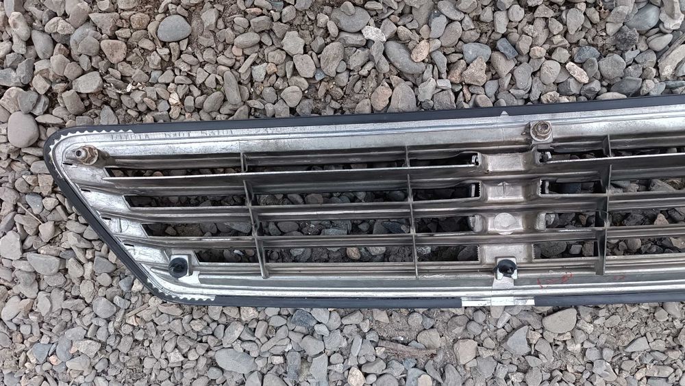 Решетка радиатора toyota mark2