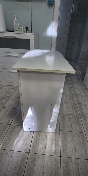 Продам стол маникюрный