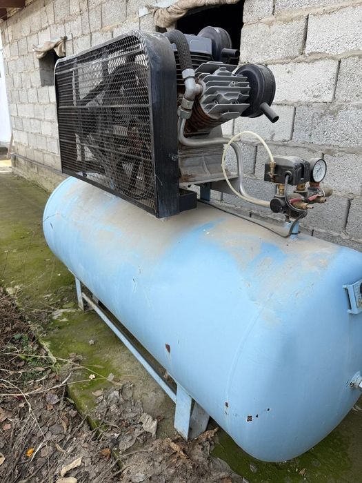 Продам Воздушный компрессор (поршневой)