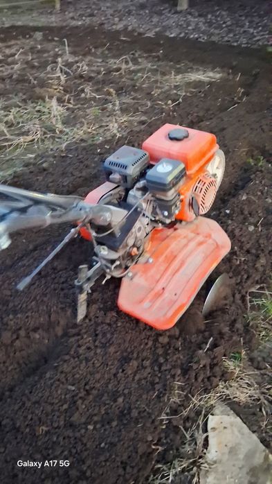 Lucrări cu motosapa