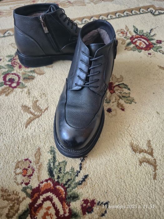 Продам обувь зимнию