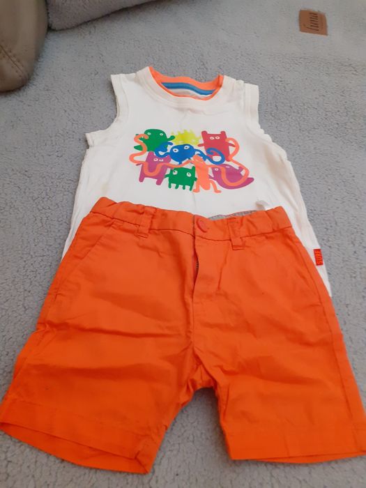 Комплект блузка с къси панталонки в отлично състояние без следи от упо