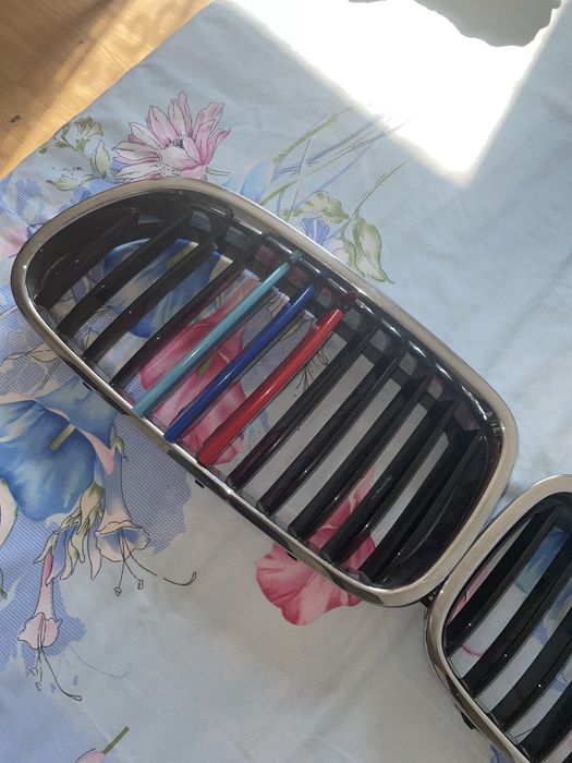 Grile frontale auto + inserții decorative M – aspect sport premium