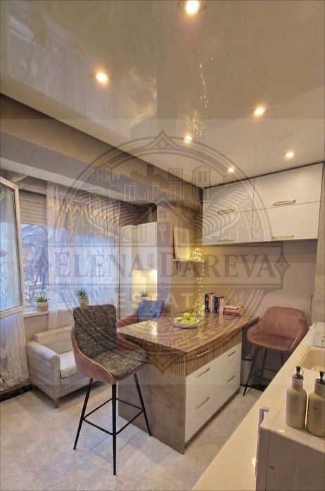 Просторен и слънчев! Тристаен апартамент ДО ПАНАИРА!