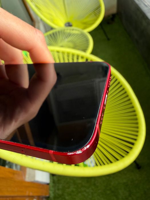 Телефон iPhone 13