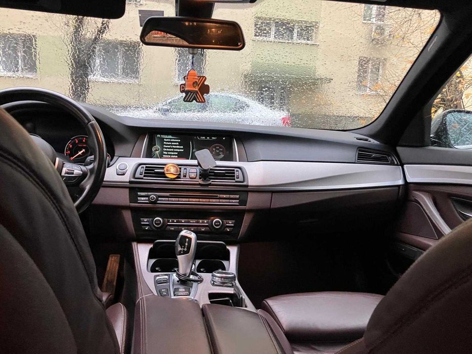 Proprietar vand BMW518i xDRIVE