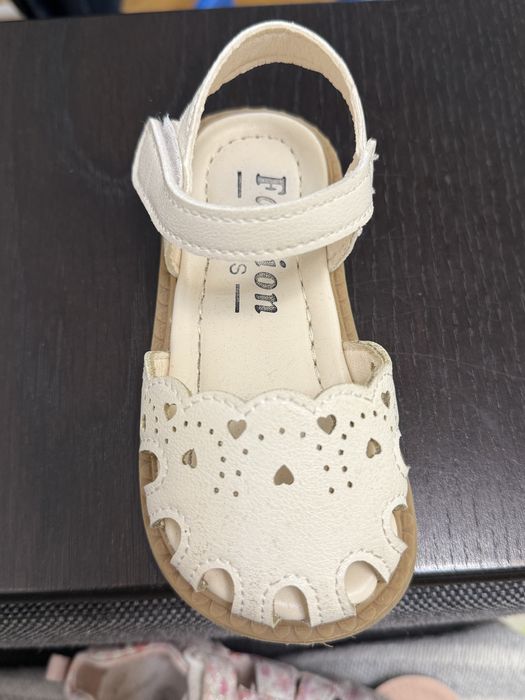 Сандали за момиченце