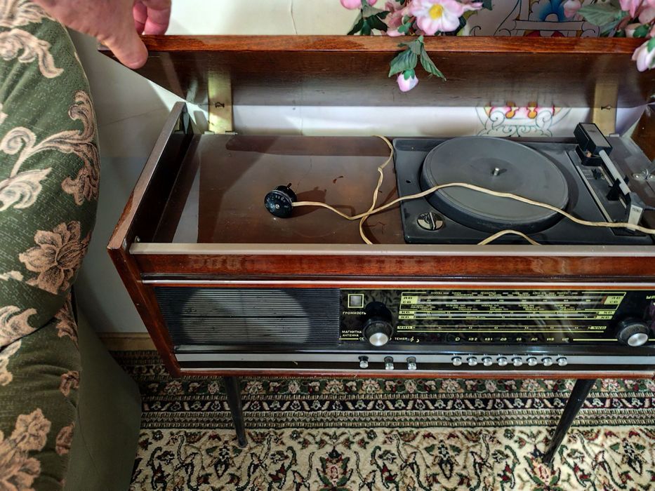 АНТИКУАР РАДИОЛА УРАЛ-112 СССР 999 минг сум сотилади срочно