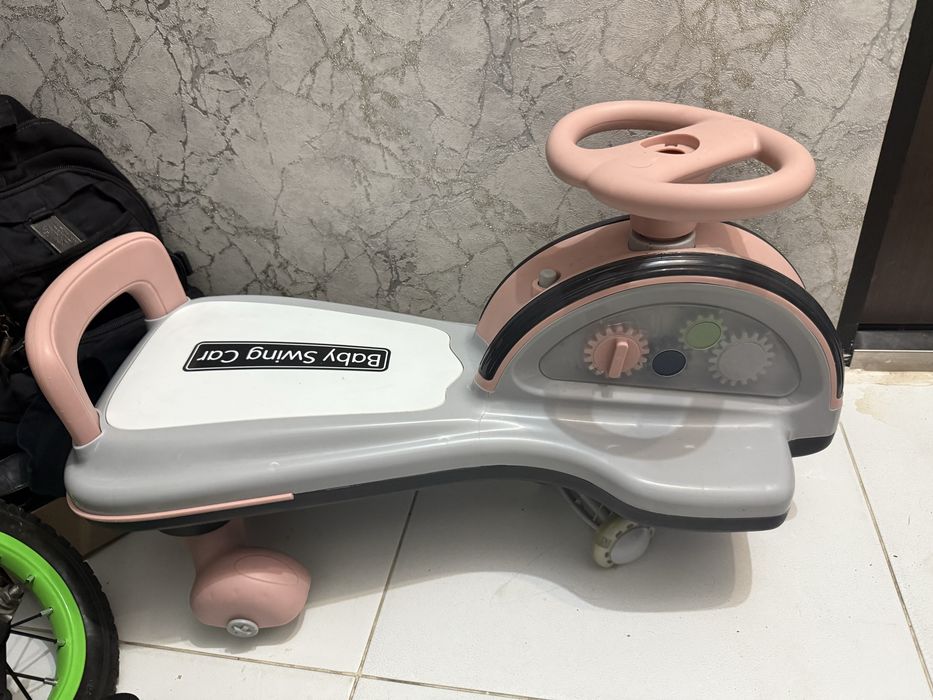 Продам машинку толокар