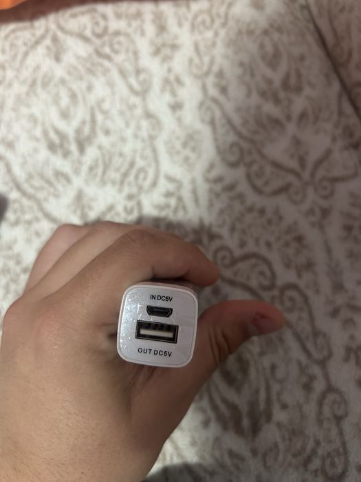 Vand 2 beterii externe la pachet!