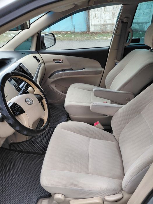 Тоета превия продам