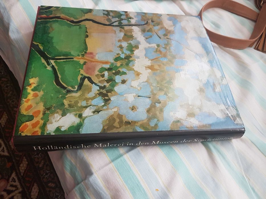 Продавам албум с за художници.