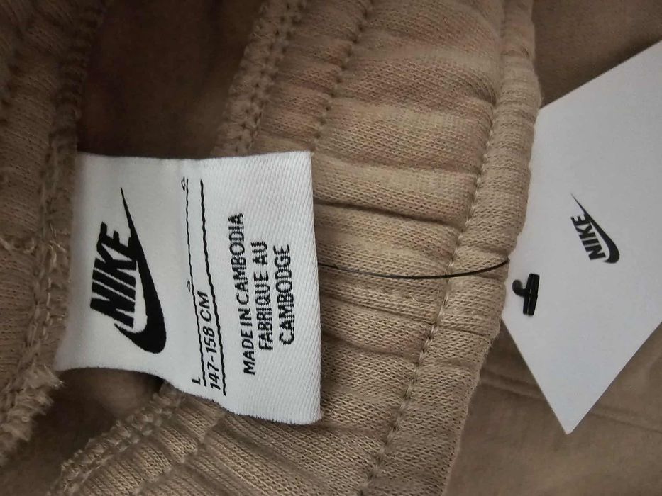 Оригинално ново детско долнище Nike