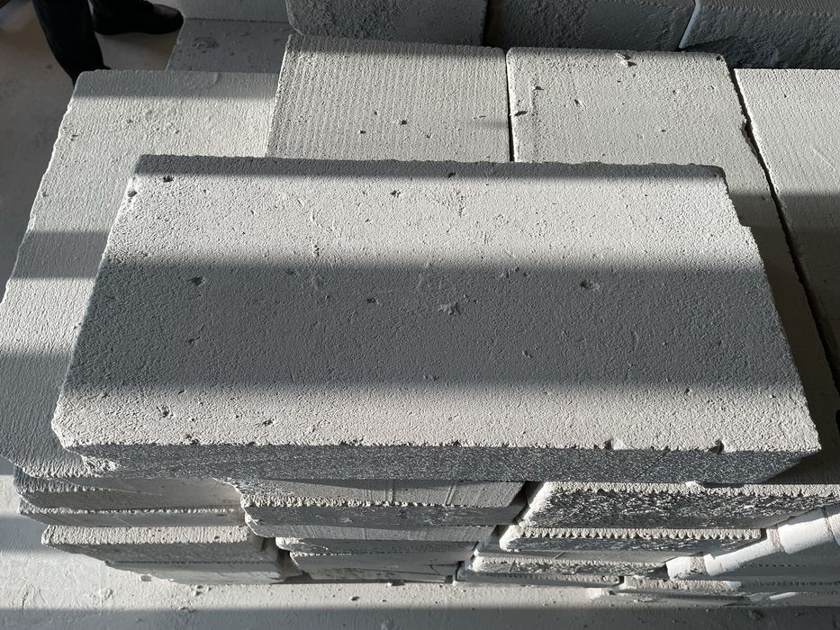 Красный кирпич, Газоблок