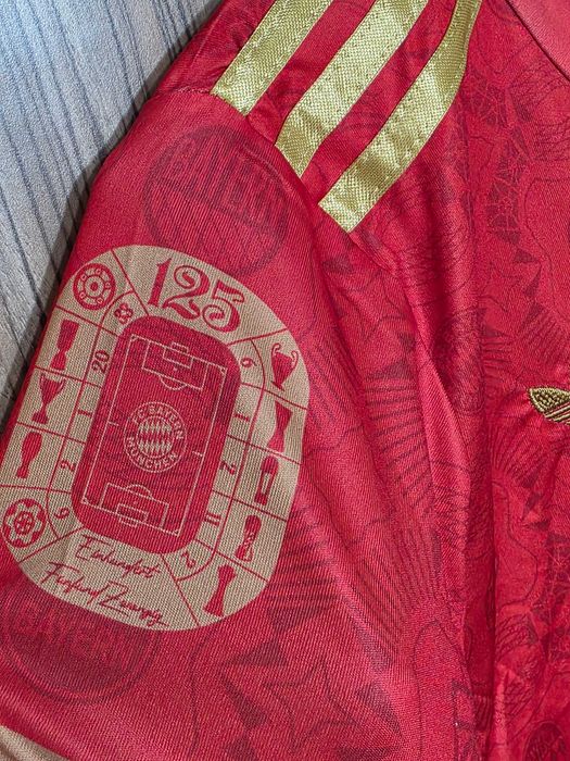 Set Echipament FC Bayern München - Ediție Aniversară 125 Ani - MUSIALA 42 (Copii)