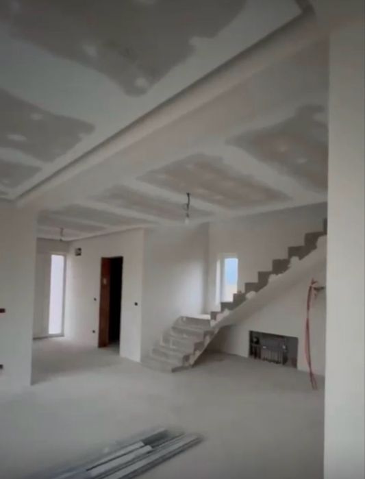 Vand casa la Livada