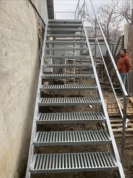 Super oferta Vând scări si trepte metalice galvanizate, ideale pentru