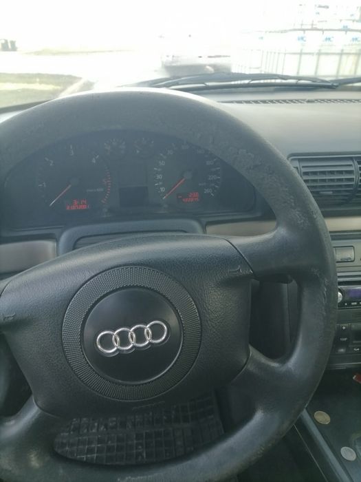 Vând Audi A4 pe piese