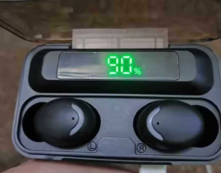 Casti wireless cu powerbank  ,produs nou