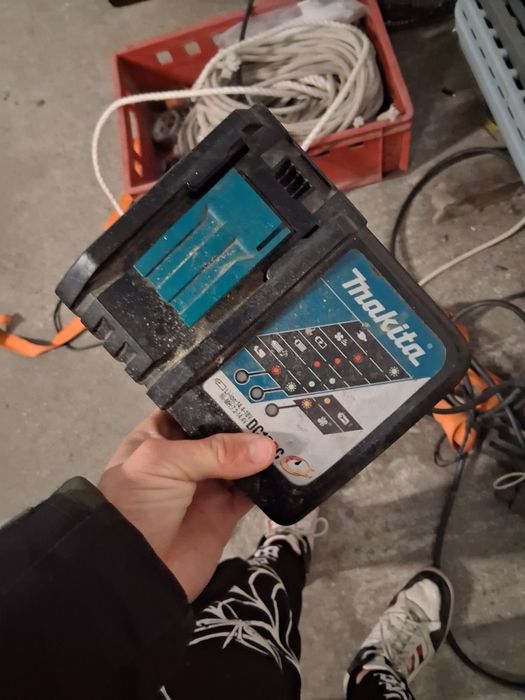 Incarcator de Makita