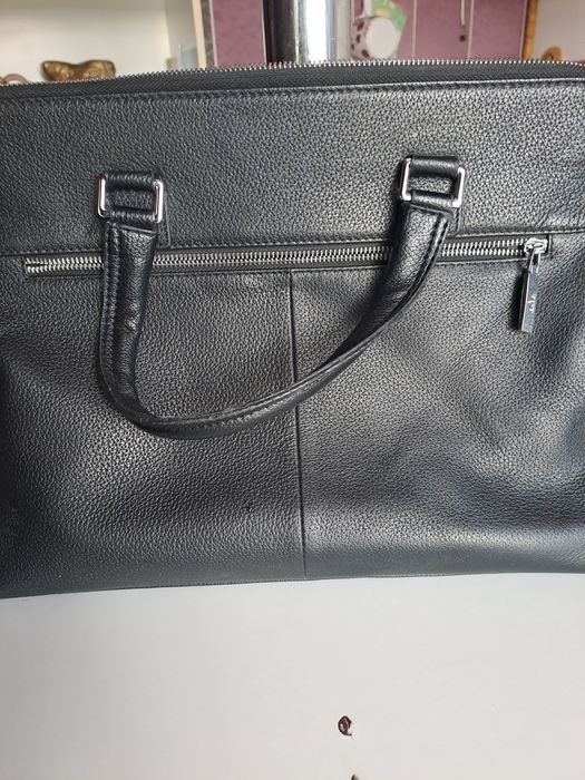 Коженный гучидың сумкасы нотбукке сатылады