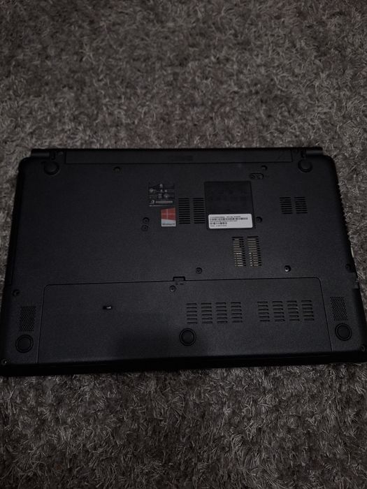 Vând laptop pentru piese