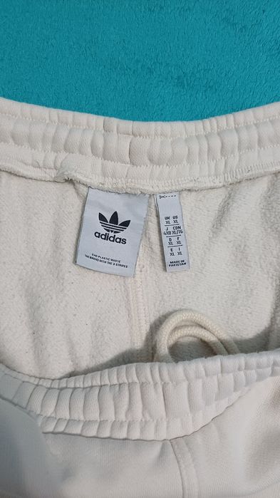 Pantaloni scurti adidas