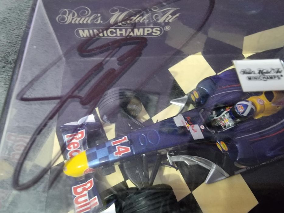 Red bull rb2 David Coulthard 1:43 minichamps подписана