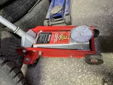 Домкрат гидравлический подкатной 3 т