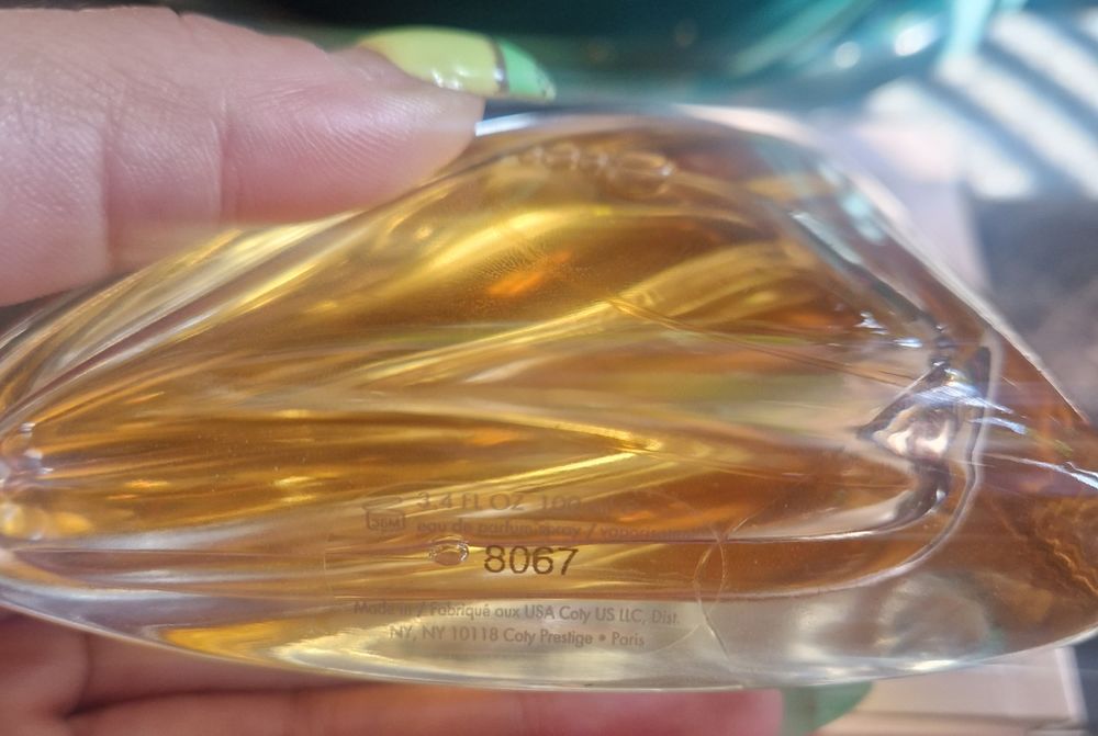 Два оригинални парфюма,цена за двата