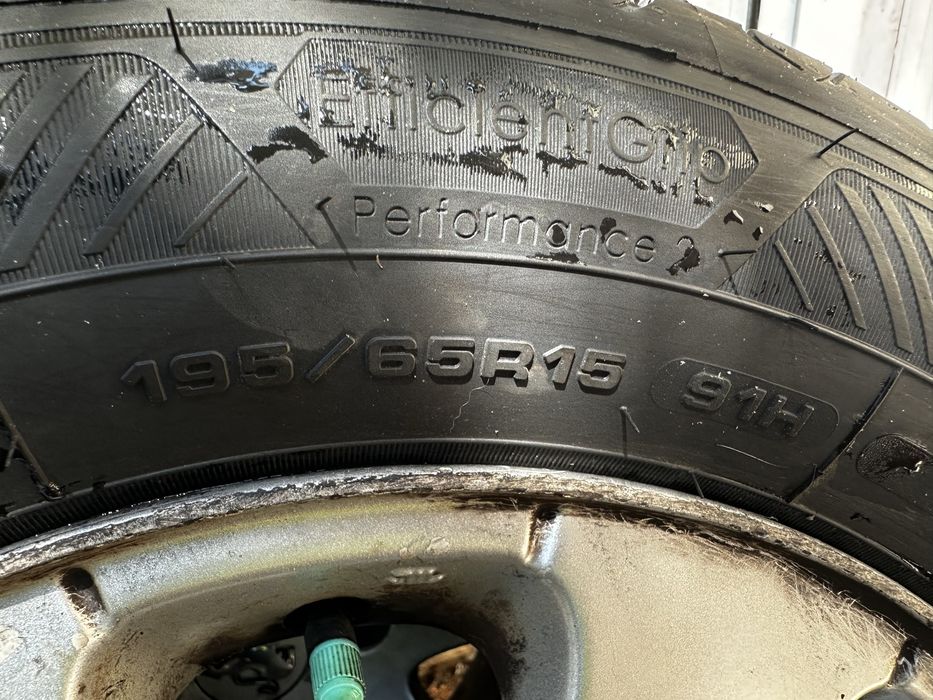 Anvelope Goodyear cu jante aliaj 15