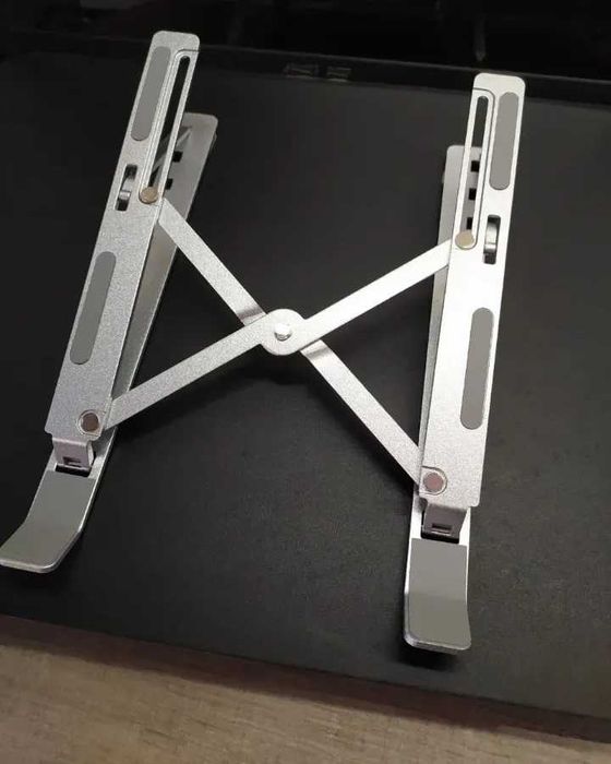 Сгъваема поставка за лаптоп, ергономичен дизайн, 25x18 см, сребриста