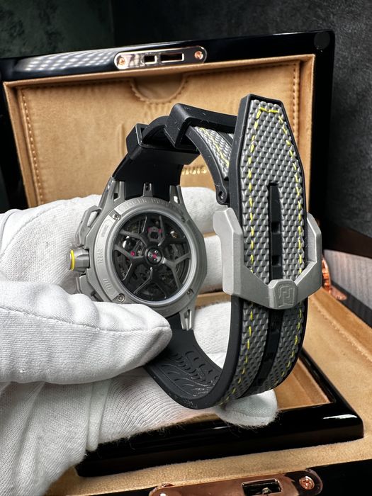 Часовник Roger Dubuis