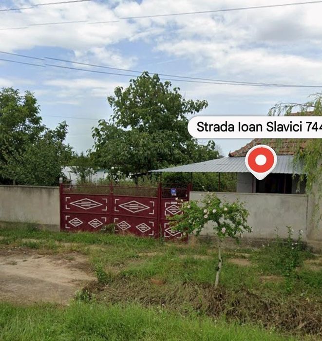 Vând  casă cu teren cu o suprafață totală de 1750mp,din care suprafața construita la sol este de 57mp(având nivelde înălțime P).Sunați-0034669741831